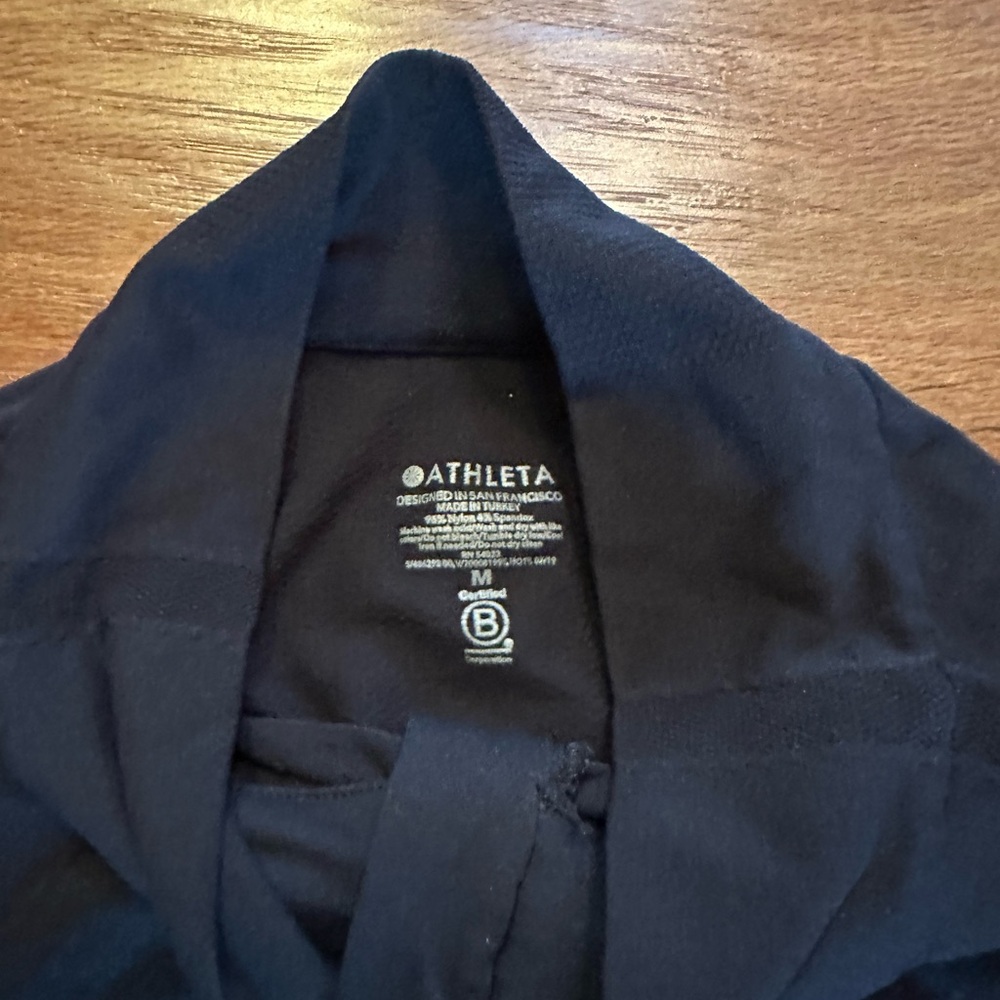Athleta pullover zipper side grips to stay in place size m